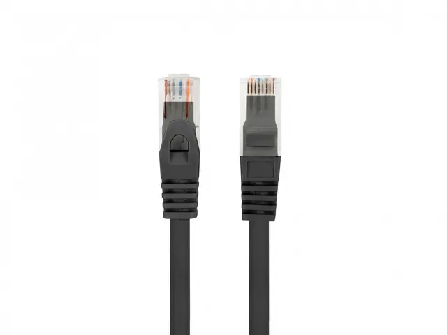 Patchcord Lanberg UTP kat.6 15m LSZH CU fluke passed czarny