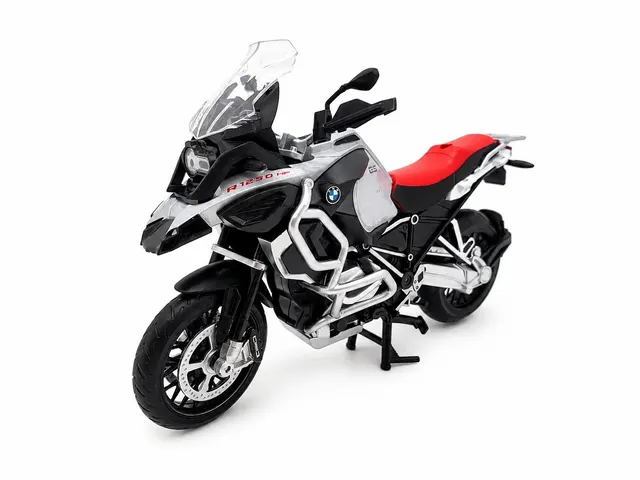Motocykl MSZ 1/12 BMW R125GS Adventure srebrny