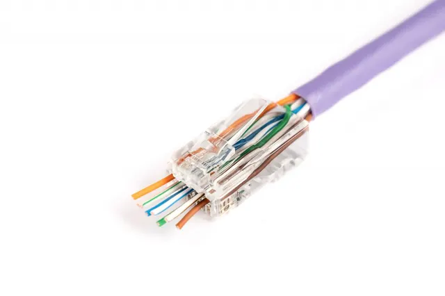 Wtyk RJ45 (8P8C) przelotowy DIGITUS kat.6 nieekranowany, AWG 26-24, opakowanie 100 szt.