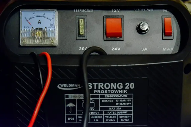 WELDMAN PROSTOWNIK STRONG 20 12V/24V