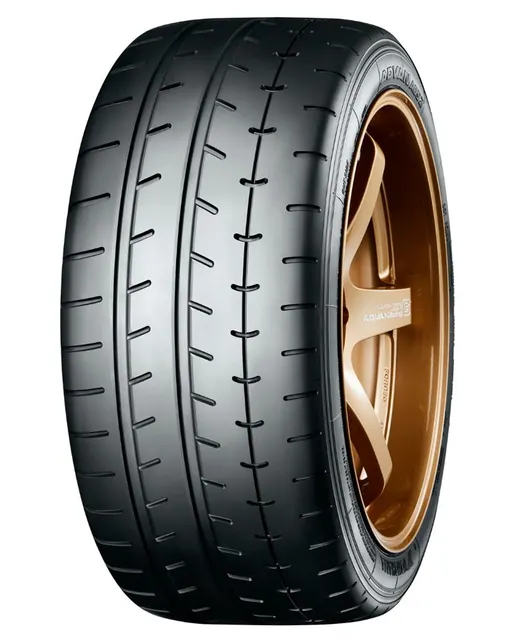 Opona 235/40 R19 96Y Yokohama ADVAN A052 Etykieta:D-B-B-71 dB