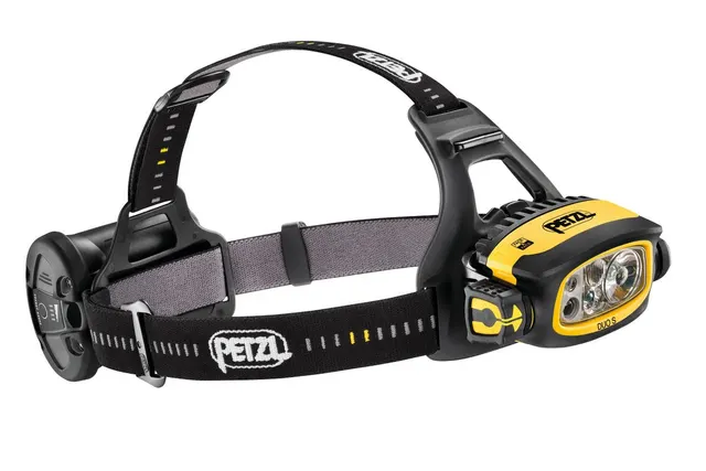 Latarka czołowa Petzl Duo S niezwykle mocna wodoodporna i ładowalna latarka czołowa wyposażona w funkcję antyodblaskową FACE2FACE firmy Petzl. 1100 lumenów.