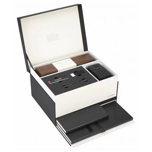 Moleskine Zestaw Max Atelier Blackwing zawiera dwa szkicowniki pudełko z drewna orzechowego 24 ołówki.