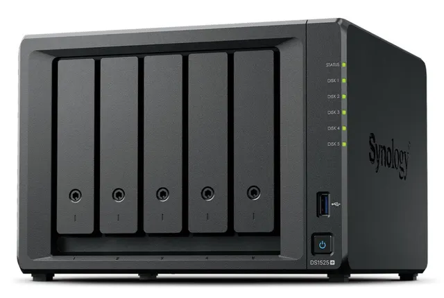 NAS Synology DS1525+ Tower 5x 2.5 /3.5 SATA + 2x M.2 2280 NVMe SSD AMD Ryzen V1500B 8GB DDR4 (max.32GB) 2x 2.5GbE RJ-45 2x USB 3.2 adapter 120W
