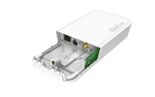 Router Mikrotik wAP LoRa8 kit - przepływność 300 Mbps LAN 10/100 Mbps zasilanie 9-30V montaż na suficie biała obudowa antena wewn. i zewn. Atheros QCA9531 650 MHz 16 MB Flash