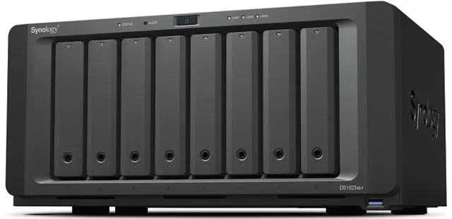 NAS Synology DS1823xs+; Tower; 8x (3.5 SATA HDD/2.5 SATA SSD); AMD Ryzen V1780B 8 GB DDR4 ECC SODIMM (max. 32GB) 2x 1GbE RJ-45 1x 10GbE RJ-45