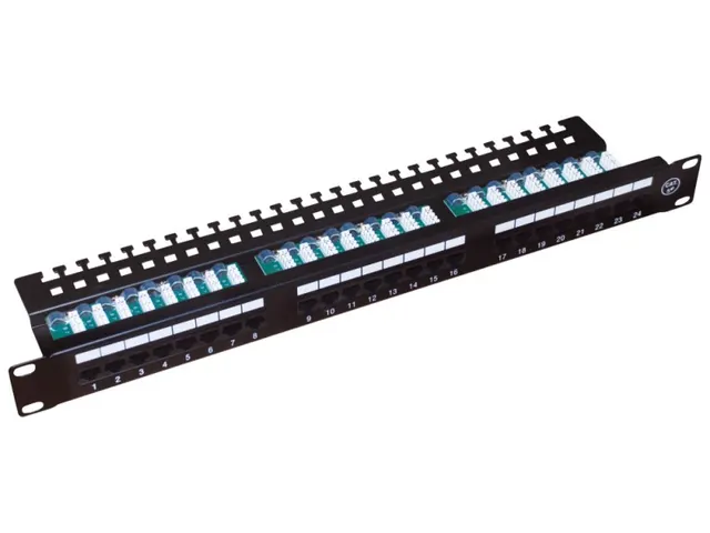 Patch panel A-LAN z półką czarny PK013 (1U; 19 ; kat. 5e; UTP; 24xRJ-45)