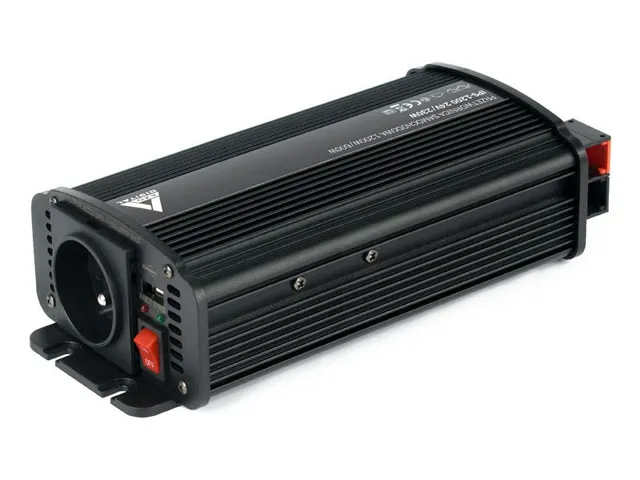 Samochodowa przetwornica napięcia 12 VDC / 230 VAC IPS-1200U 1200W