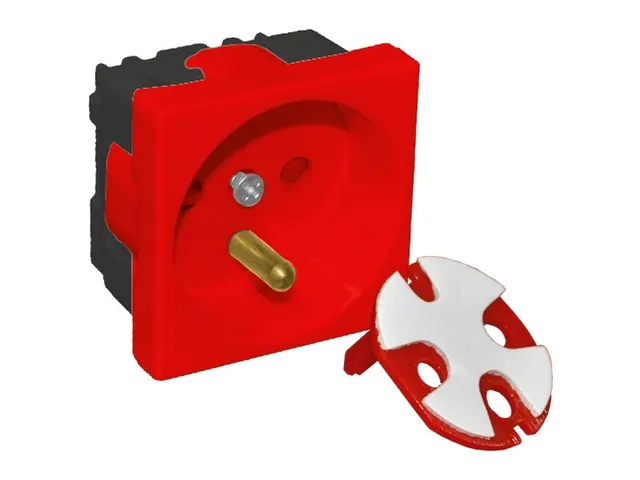 Alantec Gniazdo elektryczne 45x45 z kluczem czerwone - 2P+Z (PZ01)